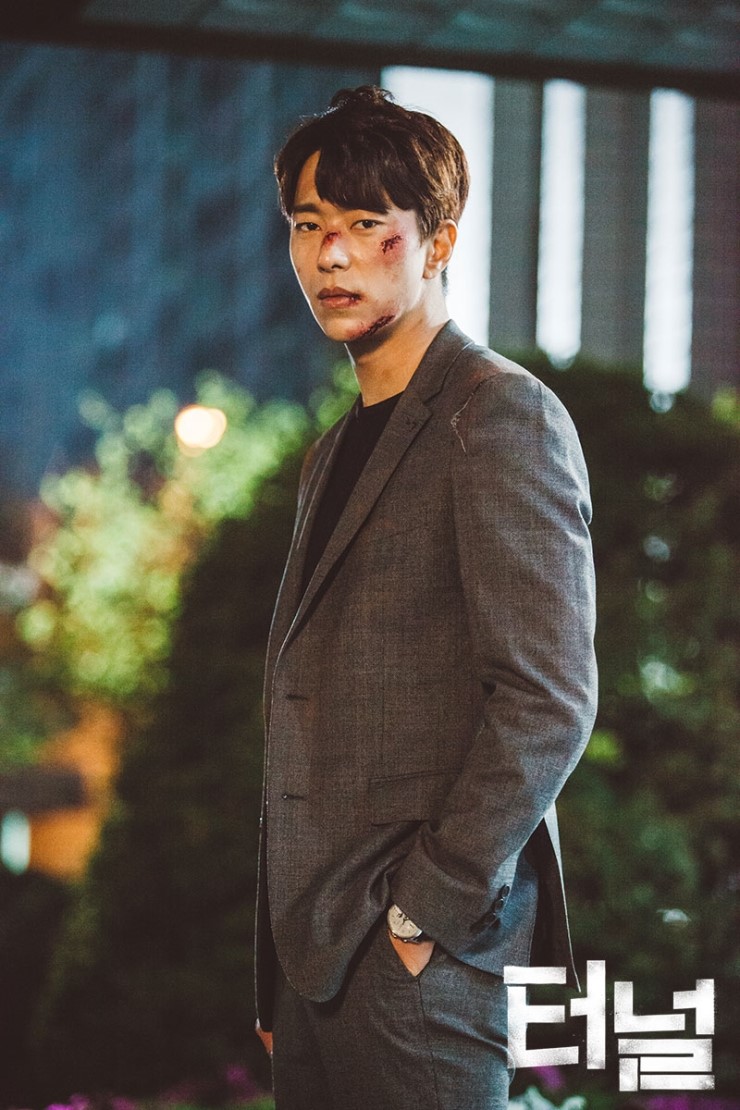 《隧道》剧照第1张图片 《隧道》剧照第1张图片